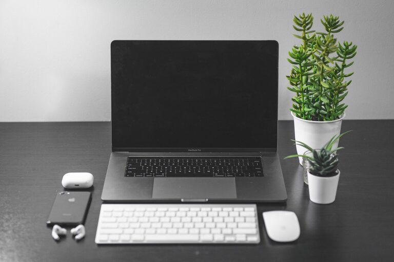 Tips for Organizing a Clutter-Free Workspace to Boost Productivity